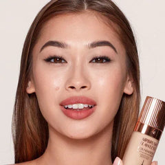 Charlotte Tilbury- Airbrush Flawless Foundation- 5.5 Neutral - The Beauty League Pakistan