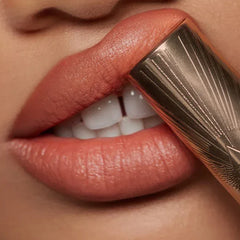 Charlotte Tilbury- AIRBRUSH FLAWLESS LIP HONEY BLUR - The Beauty League Pakistan