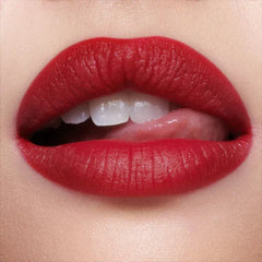 Charlotte Tilbury- AIRBRUSH FLAWLESS LIP RUBY BLUR - The Beauty League Pakistan