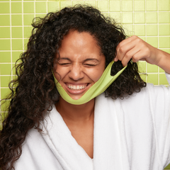 Huda Beauty- Wishful Chin Lift Peptide & Niacinamide Sculpting Sheet Mask