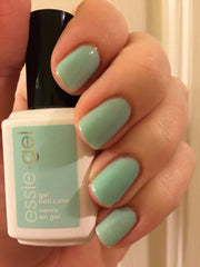Essie Gel- Fashion Crowd - The Beauty League Pakistan