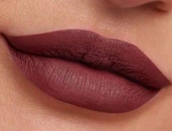 Huda Beauty Liquid Matte Lipstick Mini - First Class - The Beauty League Pakistan