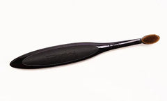 MAC- Oval Brush 3 Shading/Blending/Contour Brush - The Beauty League Pakistan
