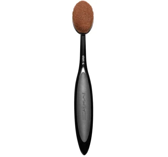 MAC-Oval 6 Powder & Foundation Brush Full Size - The Beauty League Pakistan