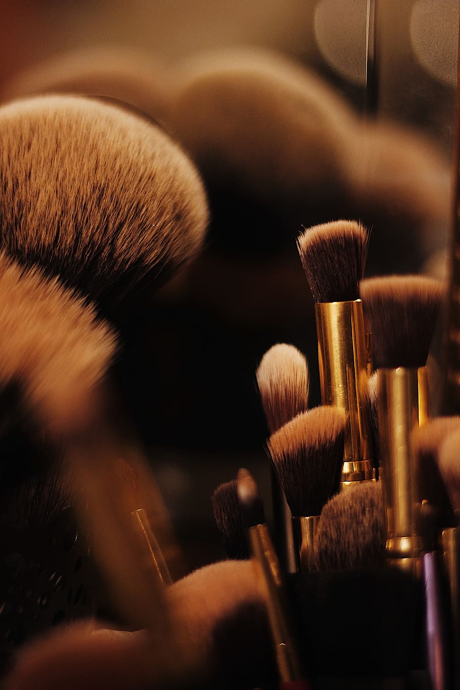 Cosmetic brushes