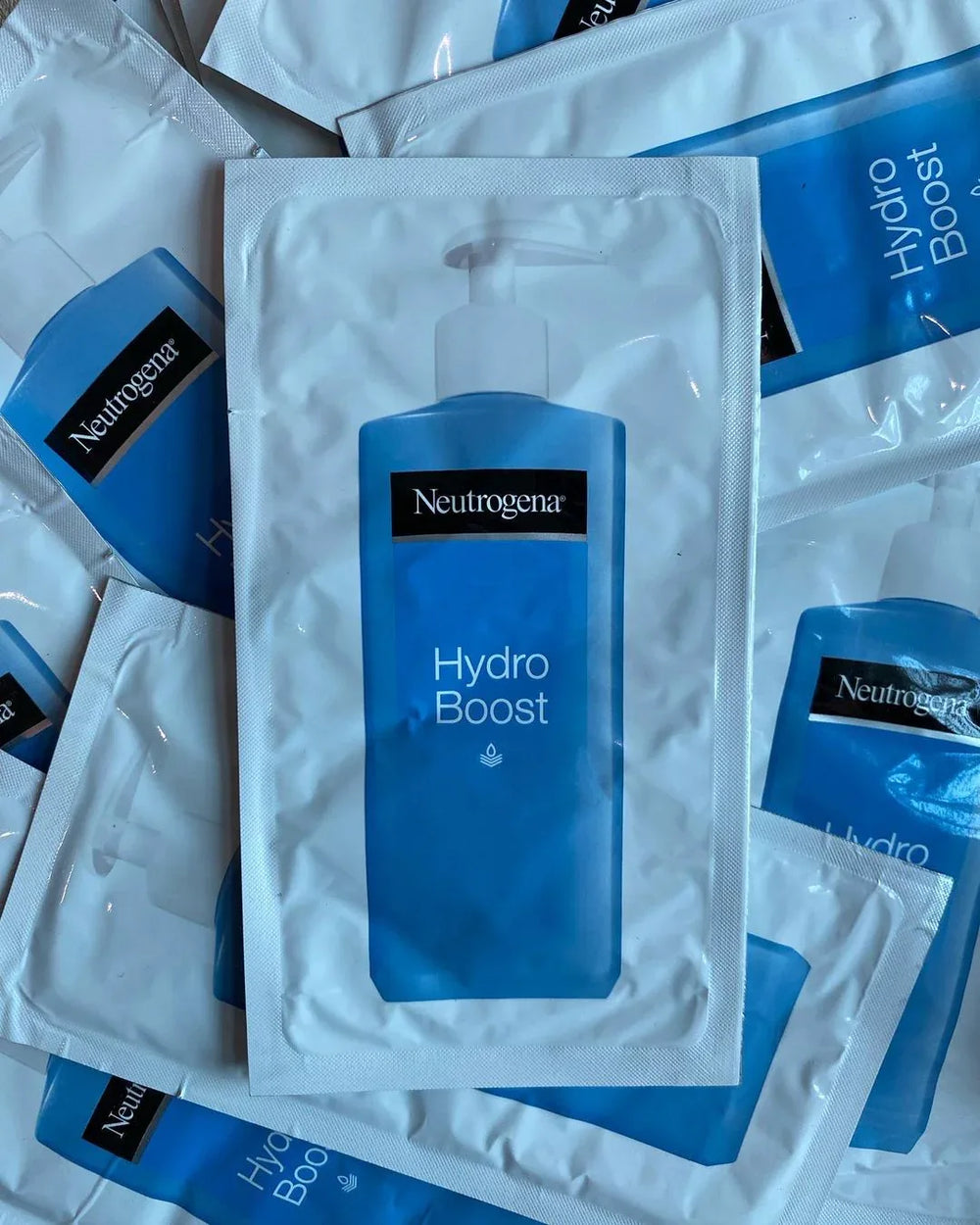 Neutrogena Hydro Boost Sample Size (9ml) - The Beauty League Pakistan