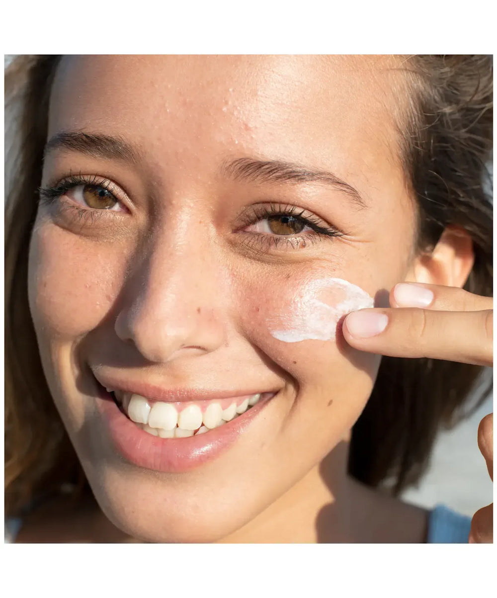 Neutrogena- Age Shield® Face Oil-Free Oxybenzone-Free Sunscreen Broad Spectrum SPF 70 - The Beauty League Pakistan