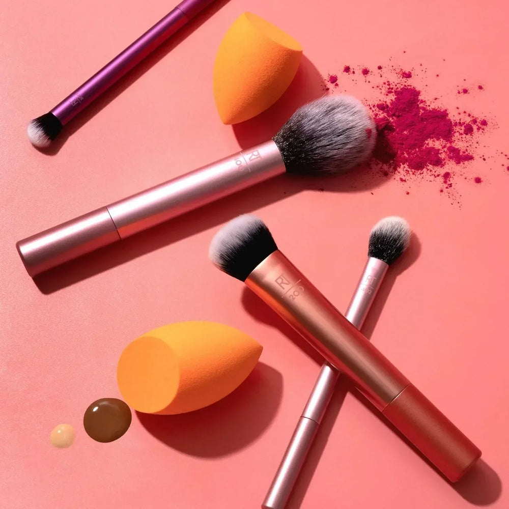 Real Techniques- Everyday Essentials Makeup Brush Set with Bonus Miracle Complexion Sponge - The Beauty League Pakistan