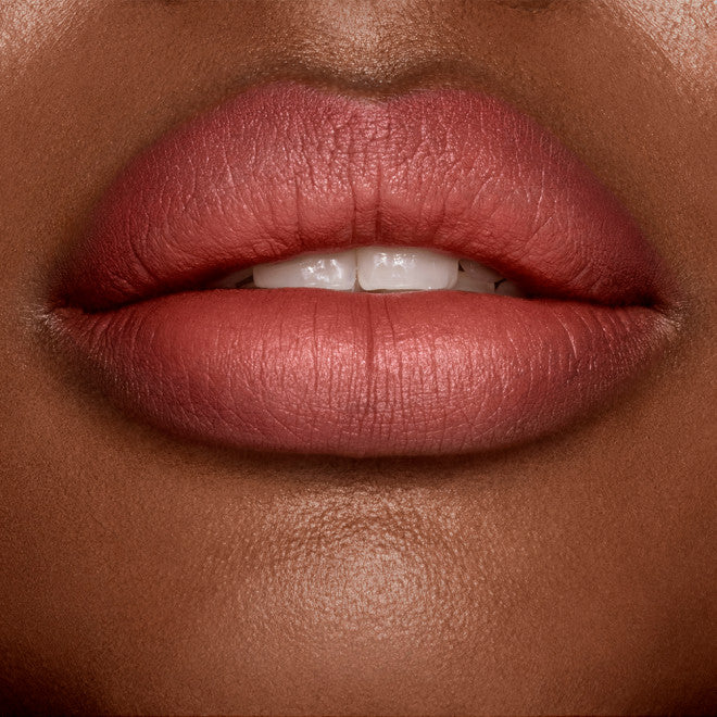 Charlotte Tilbury- LOOK OF LOVE LIPSTICK MATTE REVOLUTION - MRS KISSES