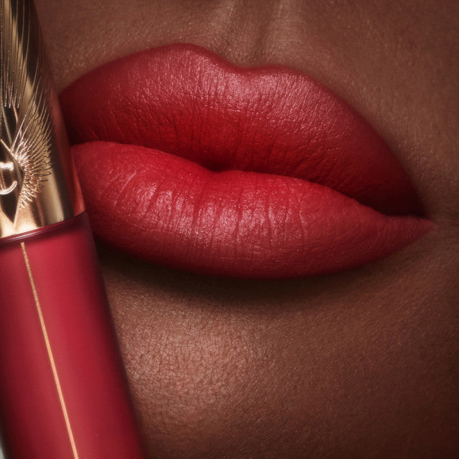 Charlotte Tilbury- AIRBRUSH FLAWLESS LIP RUBY BLUR