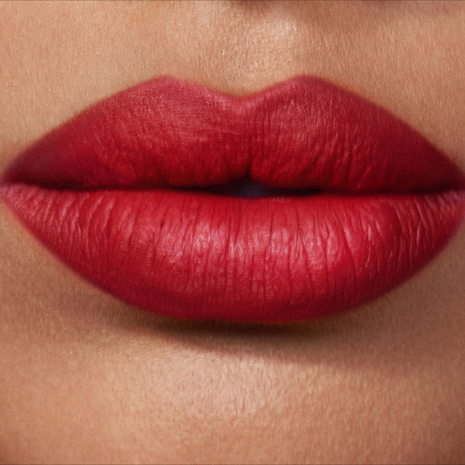 Charlotte Tilbury- AIRBRUSH FLAWLESS LIP RUBY BLUR