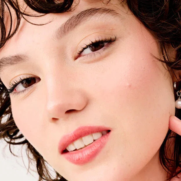 Benefit- Dandelion Twinkle Soft Nude-Pink Highlighter Soft nude-pink highlighter - The Beauty League Pakistan