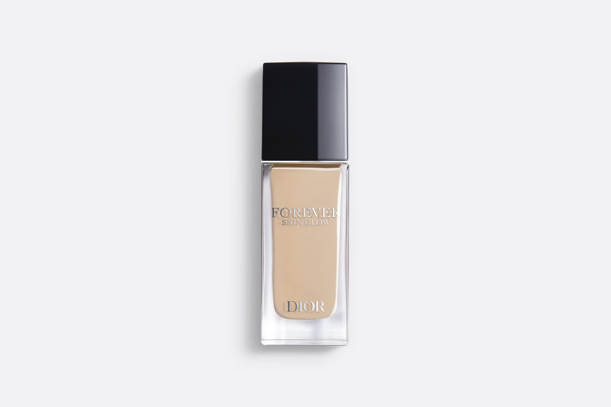 Christian Dior- Forever Skin Glow 0W Warm