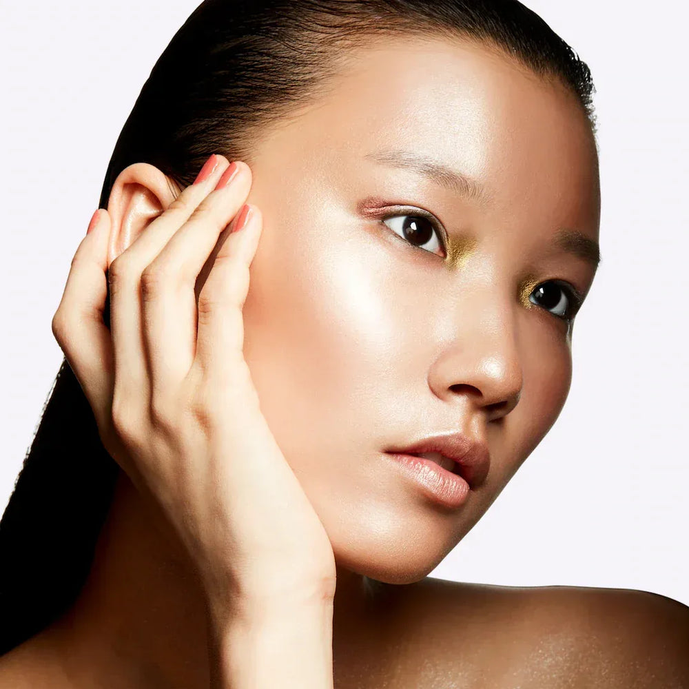 MAC- EXTRA DIMENSION SKINFINISH- Whisper Of Gilt - The Beauty League Pakistan
