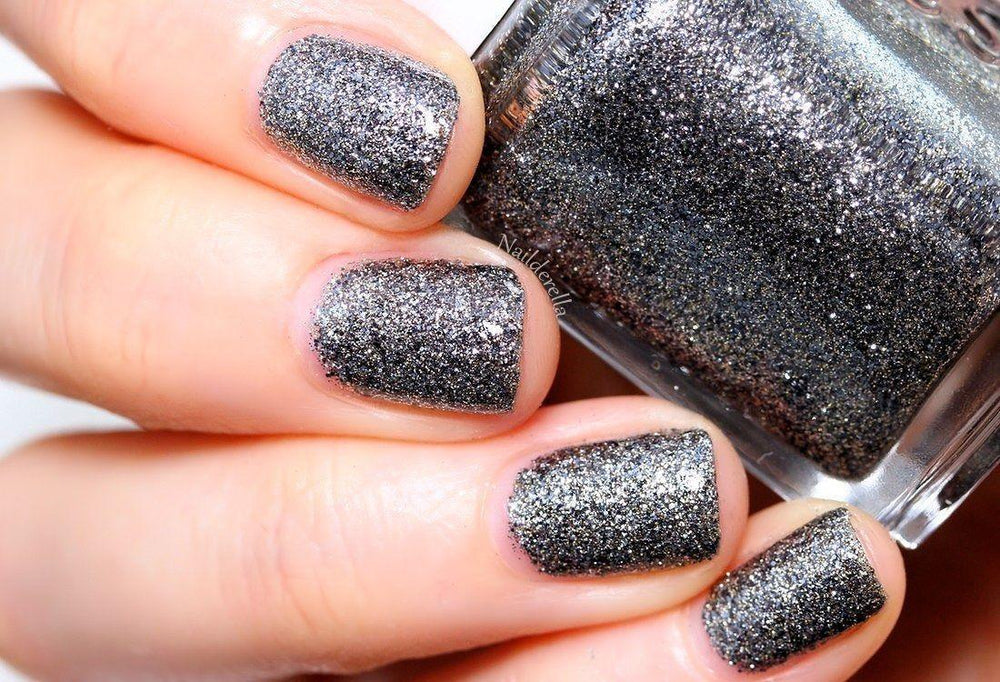 Essie- Ignite The Night - The Beauty League Pakistan