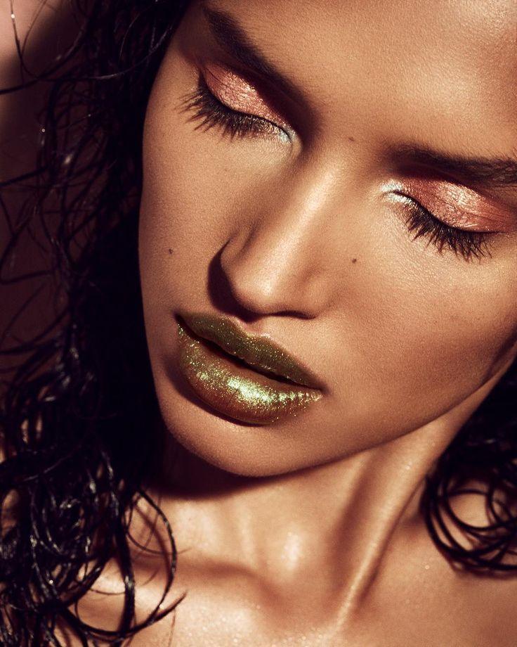 Fenty Beauty-Iridescent Lip Luminizer Snake Skin (peacock) - The Beauty League Pakistan