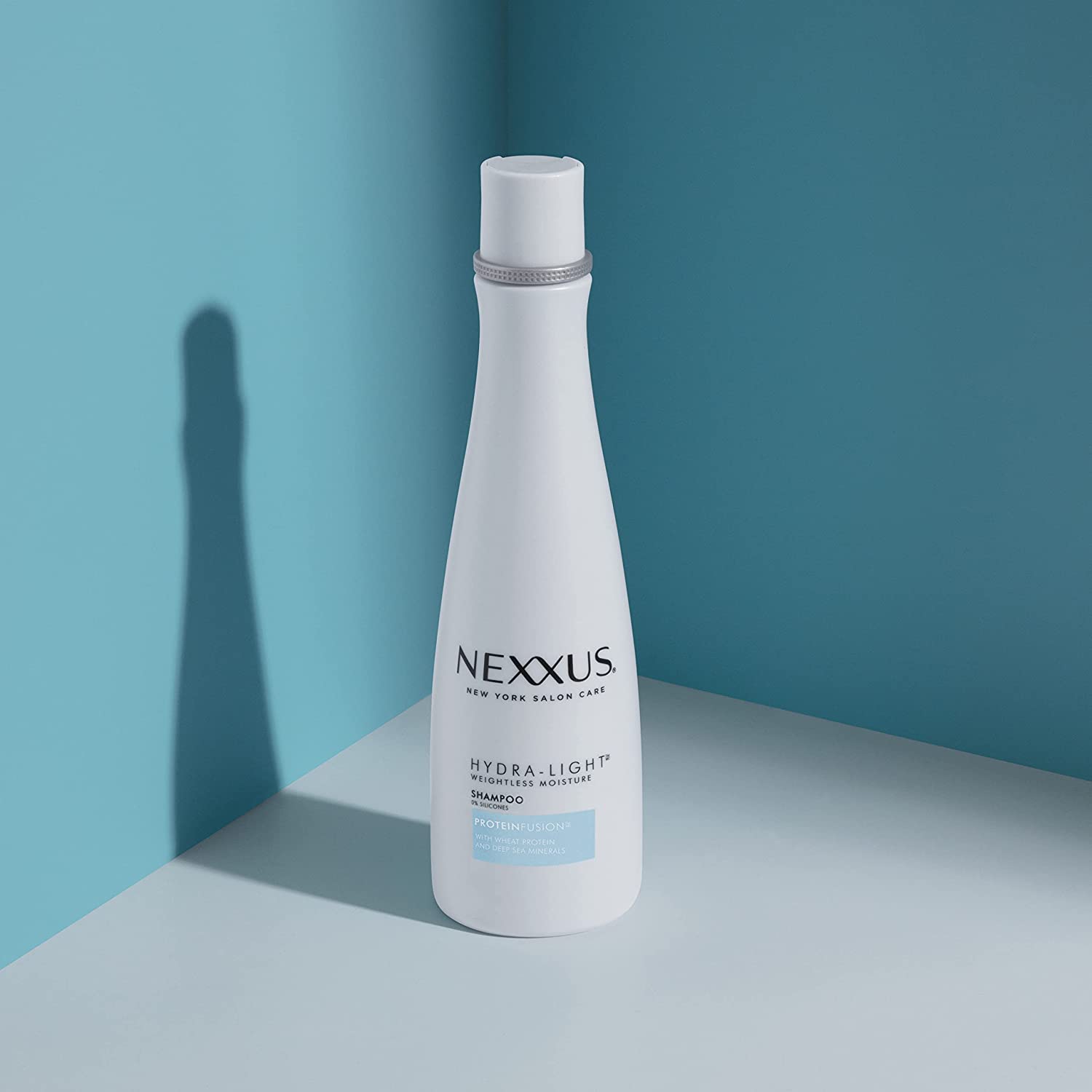 Nexxus- Hydra-Light Weightless Moisture Shampoo Shampoo for Oily Hair Replenishing Silicone free