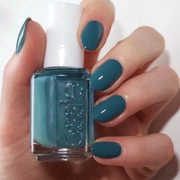 Essie- Poolside Service - The Beauty League Pakistan