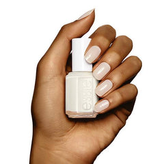 Essie- limo-scene