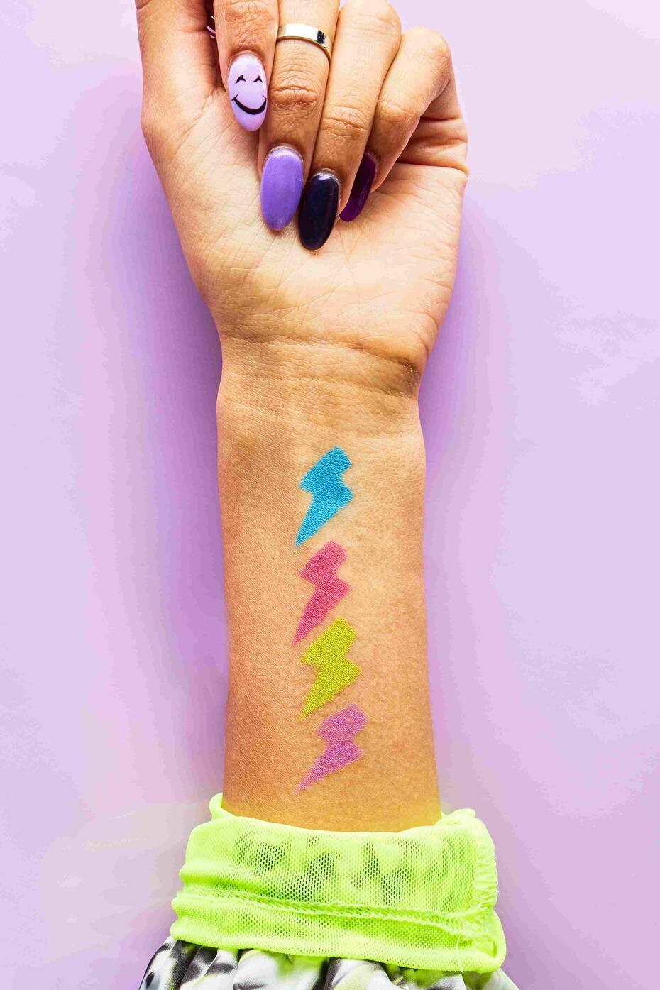 Urban Decay- Wired 24 7 Eye Pencil- Amped - The Beauty League Pakistan