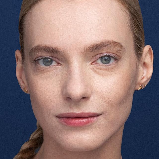 Estée lauder- Double Wear Stay-in-Place Foundation 1C0 Shell - The Beauty League Pakistan